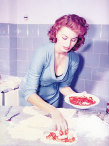 la pizza è femmina foto due