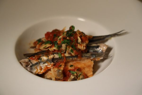 Alici e lupine a zuppetella